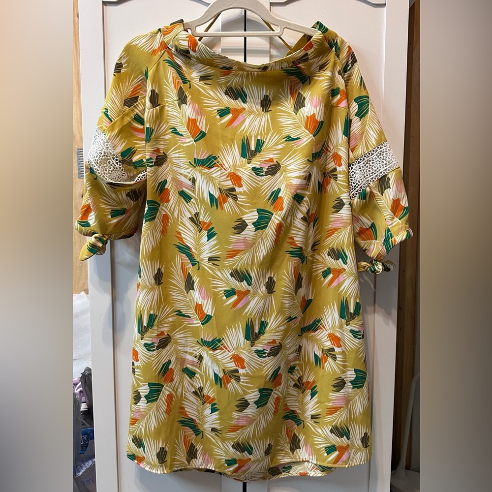 Women’s New with tags Banana Republic dress size 4.